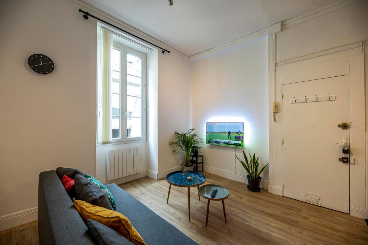 Coeur De Ville, Magnifique Appartement + Parking بو المظهر الخارجي الصورة